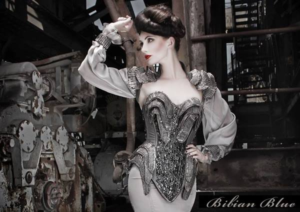 Foto: Silent View | Pelo, maquillaje y peinado: Bibian Blue con Hilly Wagenar