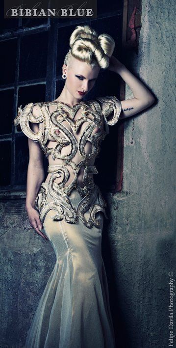 Foto de: Felipe Davila | Modelo: Ruby True | Estilo: Azul Bibian | Peluquero: Luca Rosetti