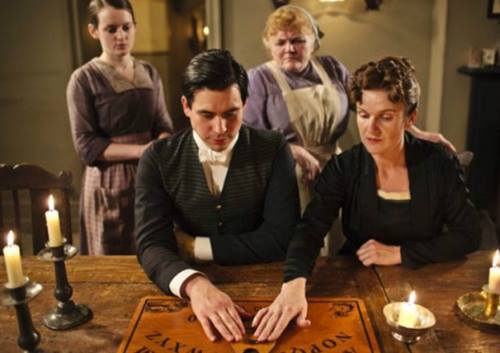 Abadía de Downton | Especial de Navidad de la temporada 2 | Sesión de ouija