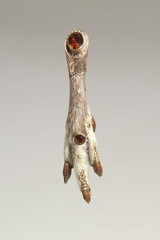 Broche escocés con garra de halcón - The Walters Art Museum