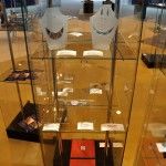 Decimononic en Madrid Joya 2015 - Virina con algunas joyas de la Colección Metrópolis